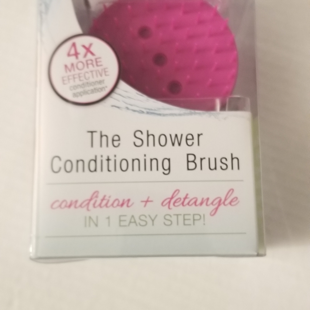 NEW IN BOXRemington The Shower Conditioning Brush